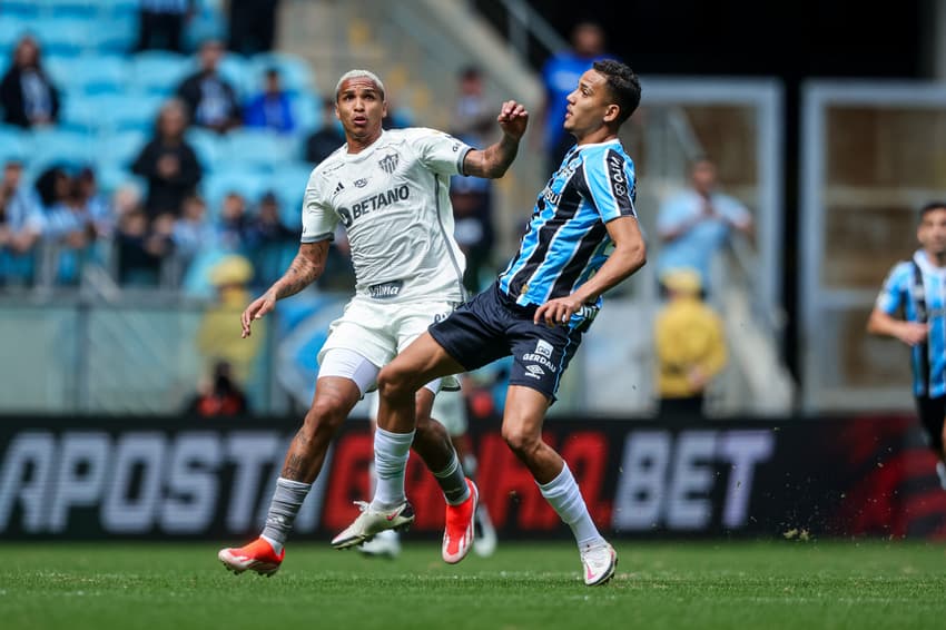 Gustavo Martins x Deyverson - Grêmio x Atlético-MG - Brasileirão