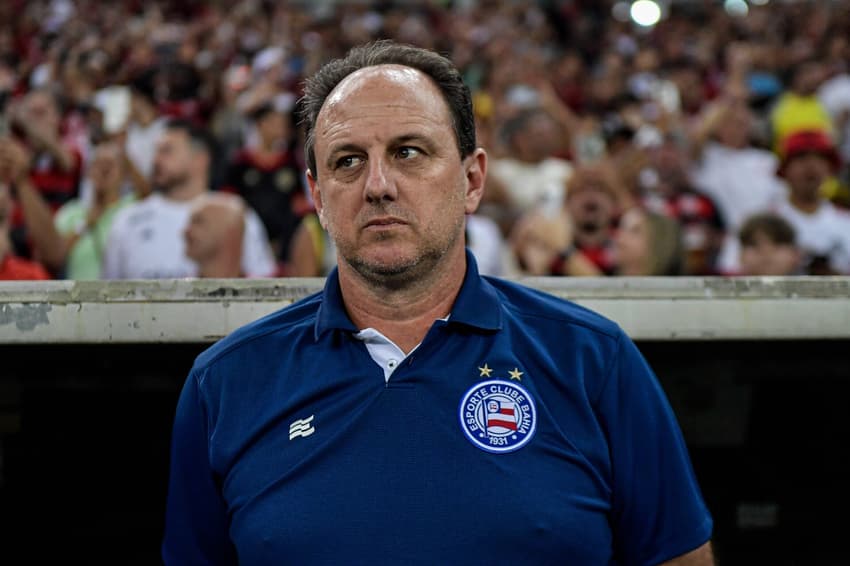 Rogério Ceni, técnico do Bahia, durante partida contra o Flamengo no Estádio Maracanã, pelo jogo de volta das quartas de final da Copa Do Brasil 2024 (Foto: Thiago Ribeiro/AGIF)
