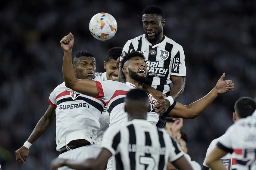 Botafogo x São Paulo - Bastos