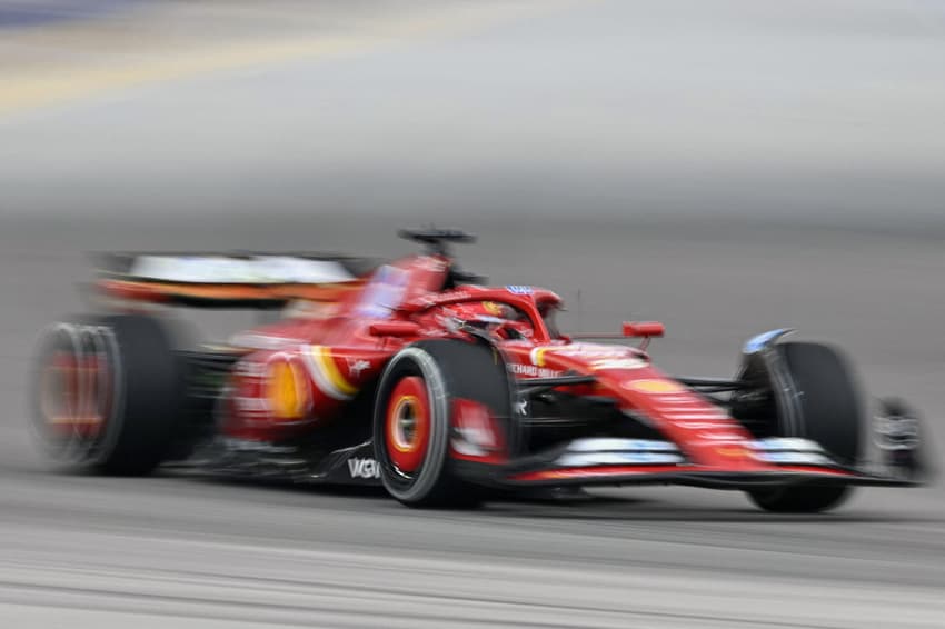 Charles Leclerc no TL1 do GP de Singapura