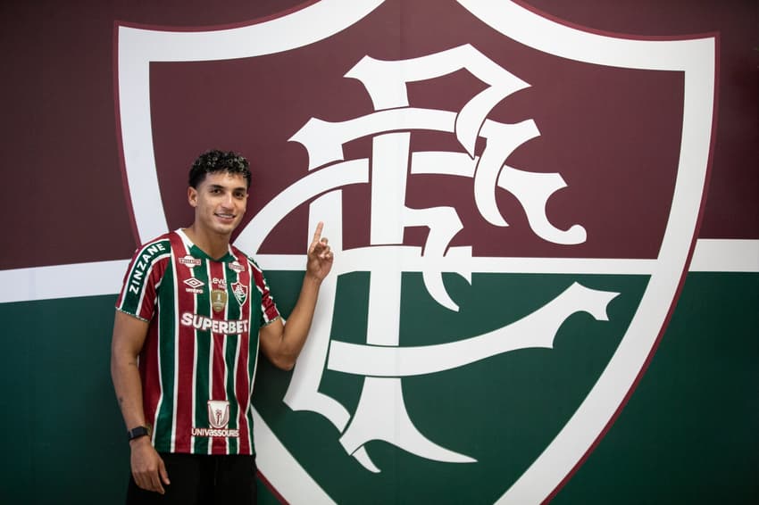 Gabriel Fuentes escudo Fluminense