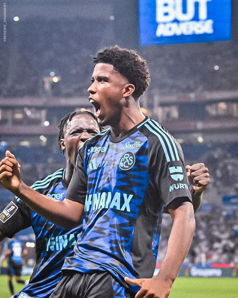 Andrey Santos em ação pelo Strasbourg, na temporada de 2024/25, da Ligue 1 (Foto: Divulgação/Strasbourg)