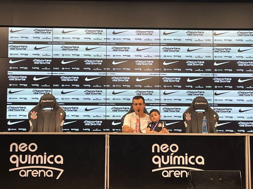 Lucas Piccinato coletiva corinthians hexa 2209