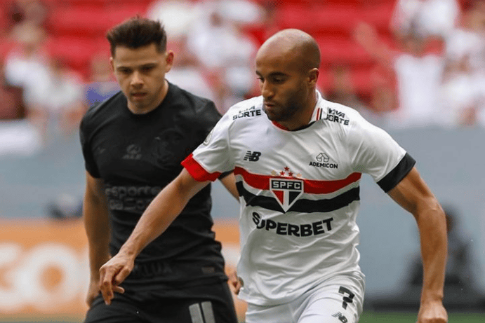 Lucas e Romero em São Paulo x Corinthians (foto: Rubens Chiri / São Paulo FC)