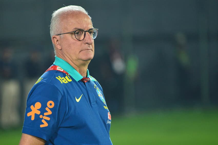 Técnico da seleção brasileira Dorival Júnior em Paraguai x Brasil, no Defensores del Chaco