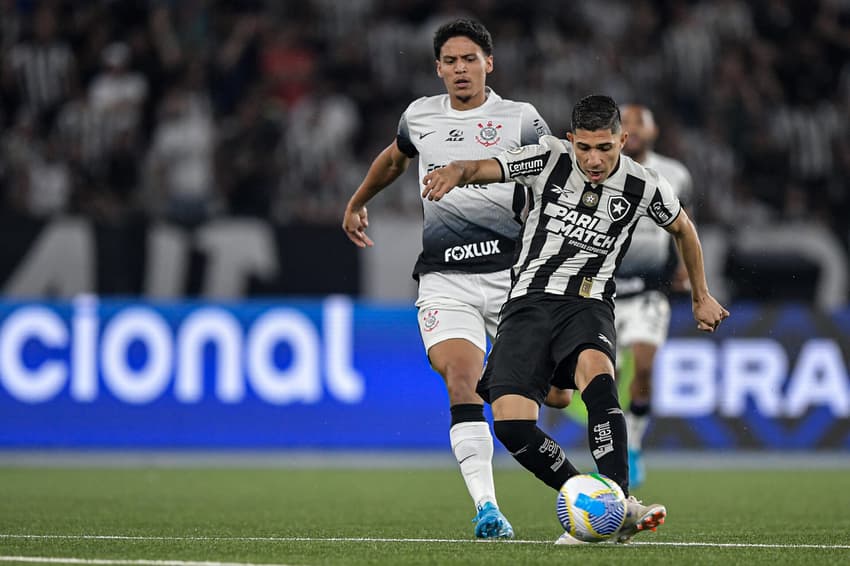 Savarino em Botafogo x Corinthians no estadio Nilton Santos