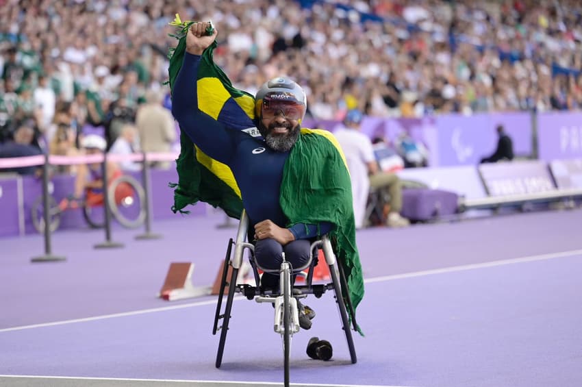 Parré celebra sua primeira medalha em Jogos Paralímpicos (Foto: Douglas Magno/CPB)