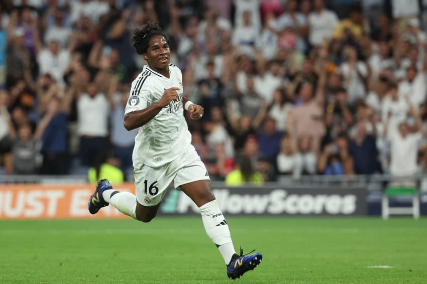 Endrick comemora gol pelo Real Madrid na Champions (Foto: Pierre-Philippe MARCOU / AFP)