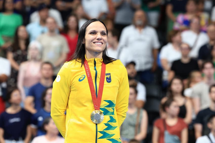 Carol Santiago-Paralimpíadas-medalha