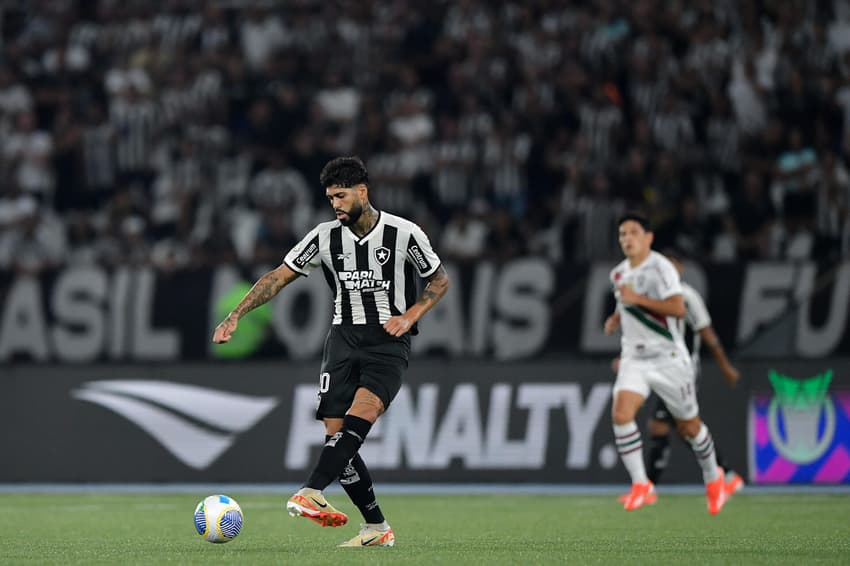 Botafogo e Fluminense fazem clássico em jogo hoje (Foto: Thiago Ribeiro/AGIF)