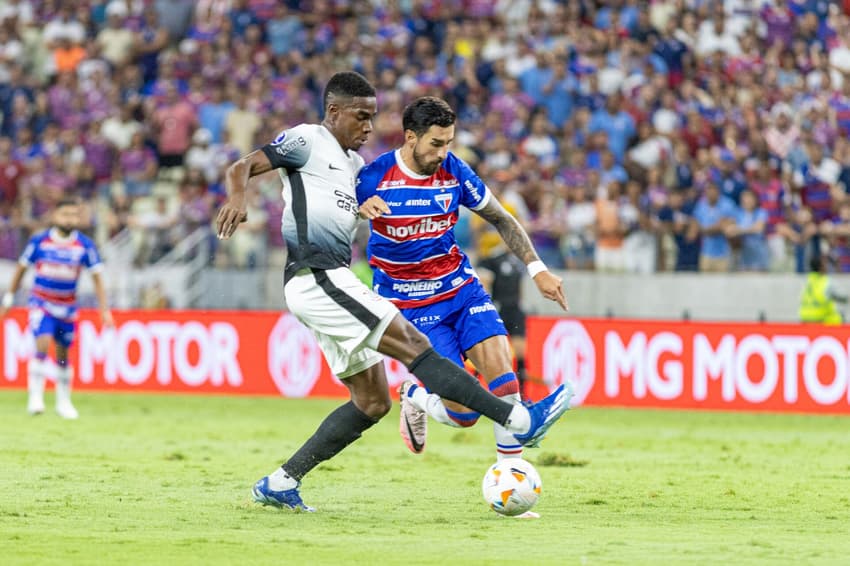 Corinthians e Fortaleza duelam por uma vaga nas semifinais da Sul-Americana (Foto: Baggio Rodrigues/AGIF)