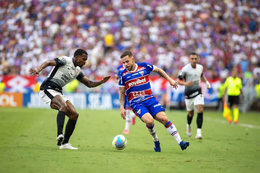 Corinthians e Fortaleza começas disputa pela classificação na Sul-Americana (Foto: Baggio Rodrigues/AGIF)