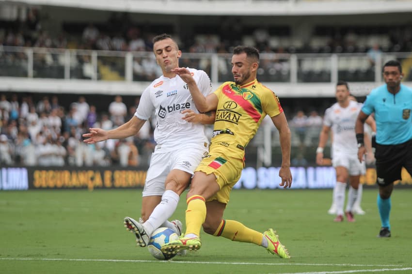 Santos e Brusque se enfrentam pela Série B do Brasileirão; Veja os destaques dos jogos de hoje (Foto: Lucas Gabriel Cardoso/AGIF)