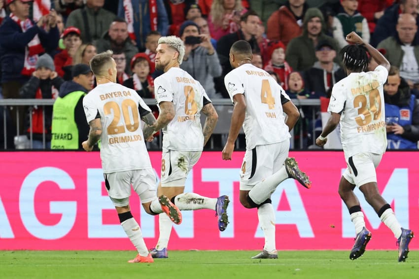 O Bayer Leverkusen encara o Milan pela Champions League (Foto: Alexandra BEIER / AFP)