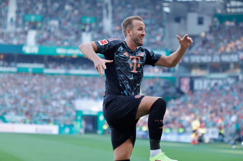 Kane, do Bayern, celebra gol marcado contra o Werder Bremen na Bundesliga (Foto: AXEL HEIMKEN / AFP)