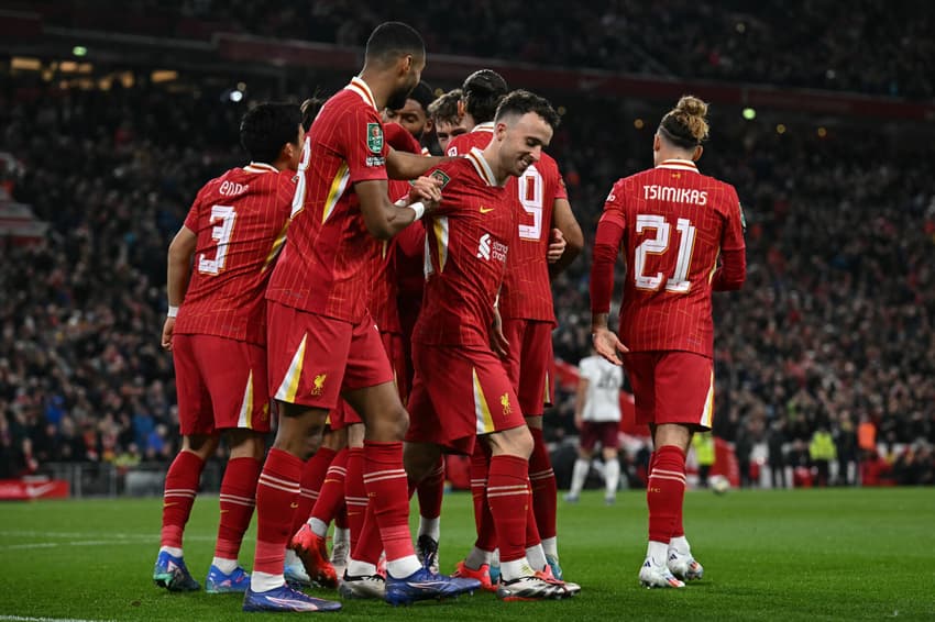 Liverpool goleia West Ham por 5 a 1, e está nas oitavas da Copa da Liga Inglesa 2024/25 (Foto: Paul ELLIS / AFP)