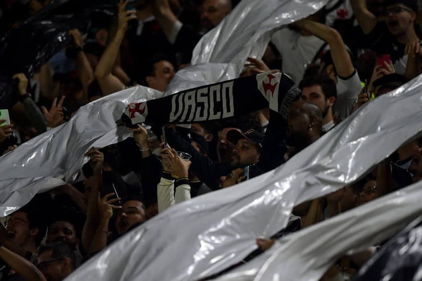 Quinta maior torcida do Brasil, Vasco já teve três hinos em sua história (Foto: Thiago Ribeiro/AGIF)