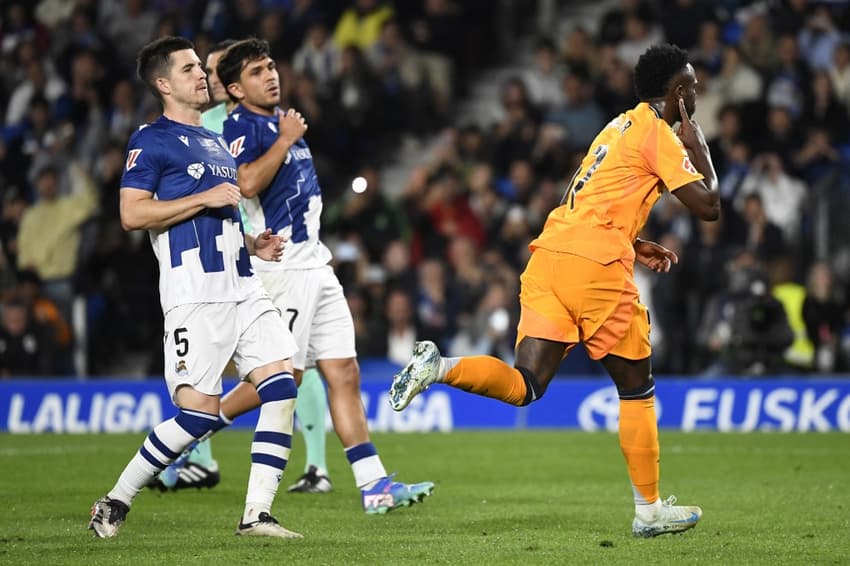 Vini Jr celebra gol pelo Real Madrid com provocação (Foto: ANDER GILLENEA / AFP)