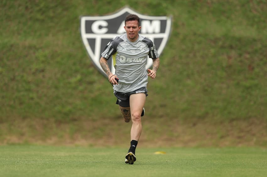 Bernard vem se recuperando de lesão no Atlético e segue na fisioterapia (Foto: Daniela Veiga/Atlético)