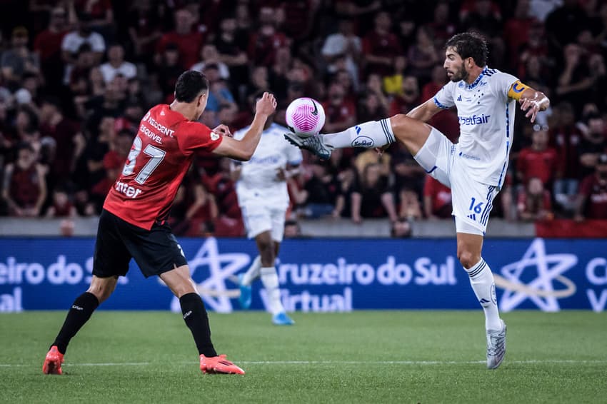 Lucas Silva, do Cruzeiro, na derrota da Raposa por 3 a 0 para o Athletico-PR por 3 a 0 (Foto: Gustavo Aleixo/Cruzeiro)