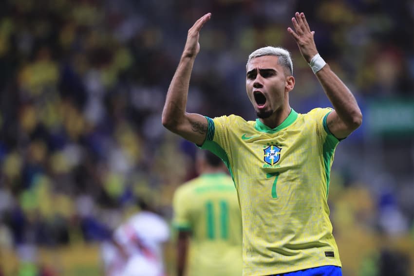 Andreas Pereira celebra gol marcado com a Seleção Brasileira diante do Peru