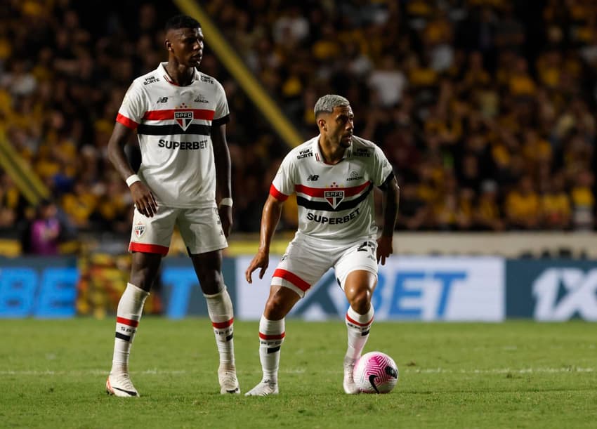 Arboleta e Rato em campo em Criciúma x São Paulo