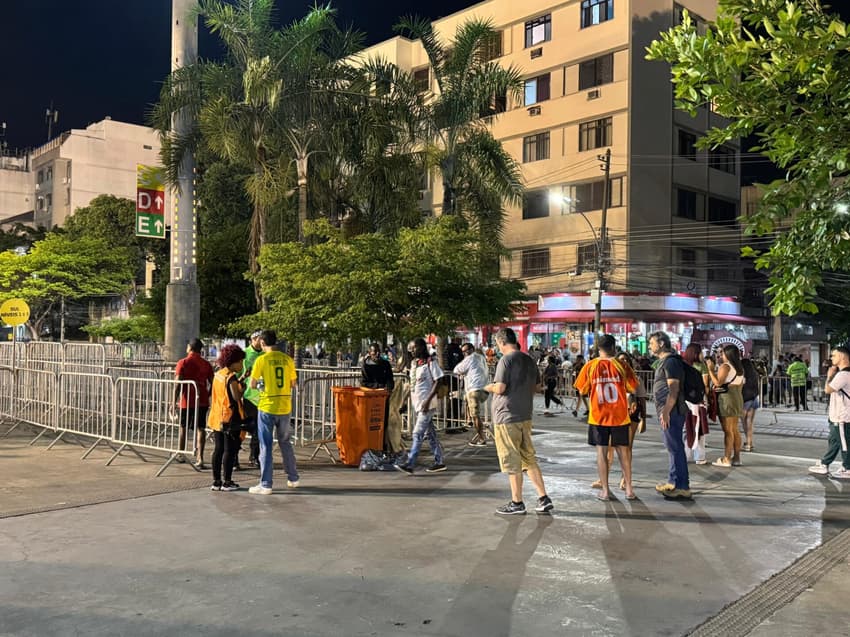 Baixa movimentação dos torcedores do Fluminense no Setor Sul do Maracanã