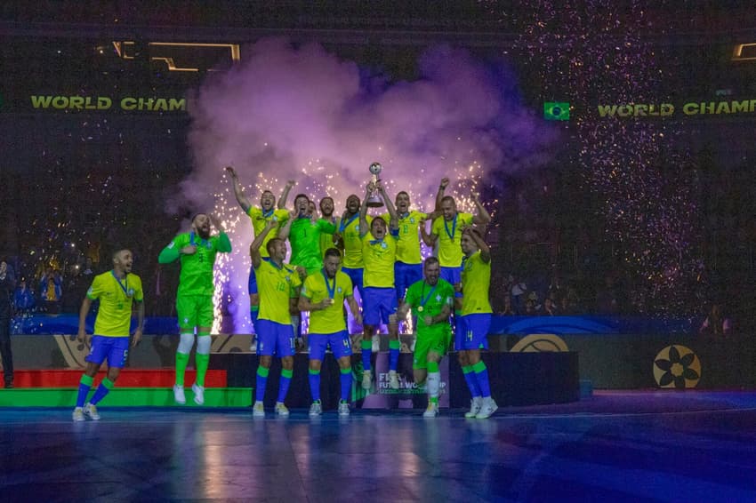 A Seleção Brasileira conquista o título da Copa do Mundo de Futsal pela sexta vez