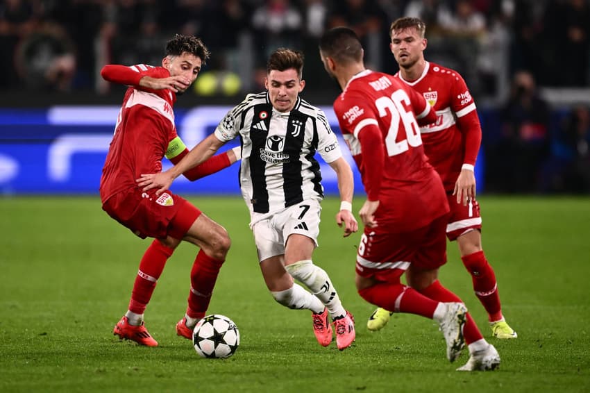 Francisco Conceição em ação pela Juventus na Champions League (Foto: Marco BERTORELLO / AFP)