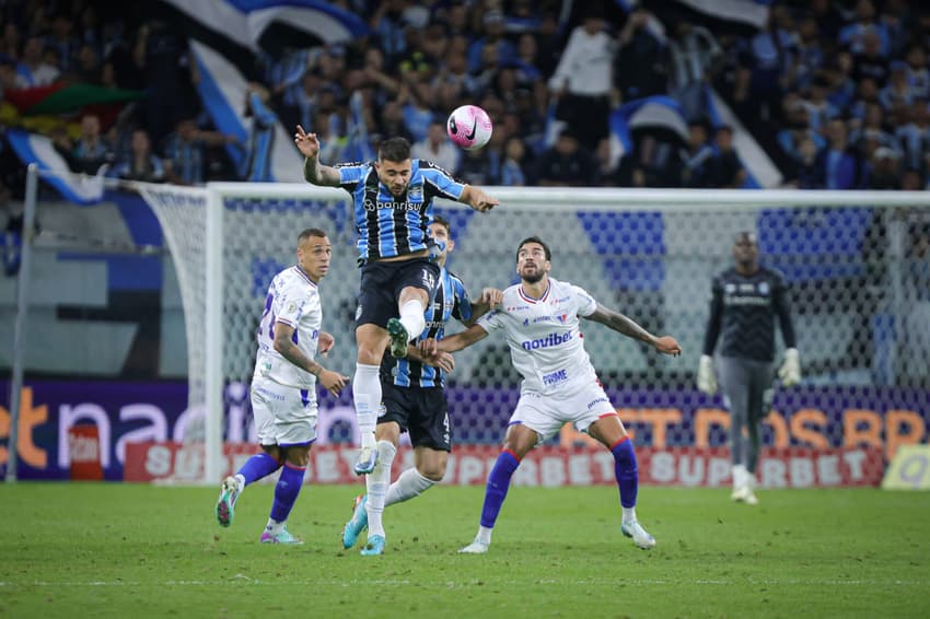 João Pedro jogador do Grêmio durante partida contra o Fortaleza no estadio Arena do Gremio pelo campeonato Brasileiro A 2024. Foto: Maxi Franzoi/AGIF