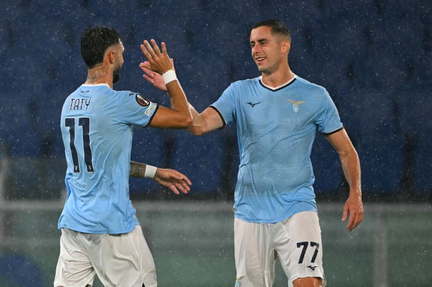 Jogadores da Lazio comemoram a goleada sobre o Nice pela Europa League