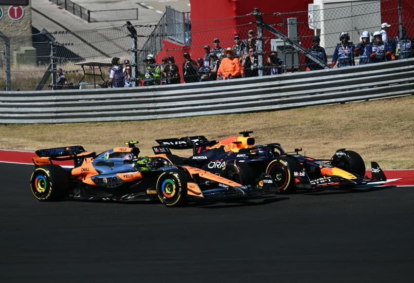 Lando Norris e Max Verstappen duelam durante o GP do México