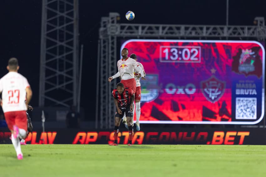 Luan Cândido jogador do Bragantino durante partida contra o Vitoria