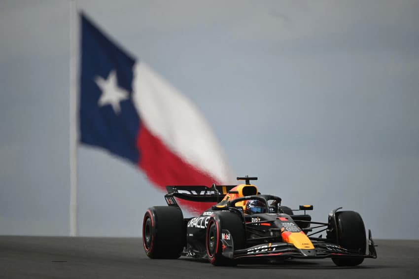 Max Verstappen em ação no treino livre do GP dos EUA da Fórmula 1 (Foto: Patrick T. Fallon / AFP)