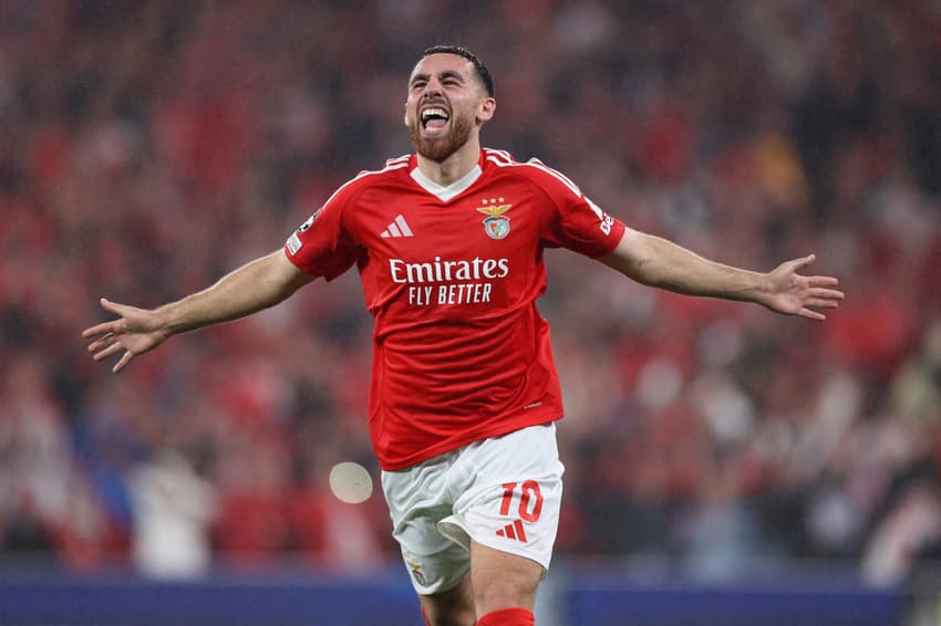 Orkun Kokcu comemora gol em Benfica 4x0 Atlético de Madrid pela Champions League