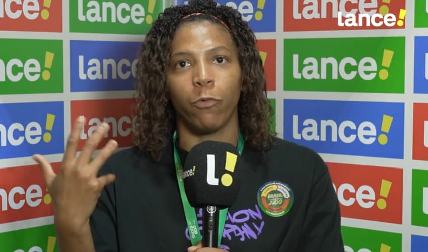 Rafaela Silva em conversa com o Lance!