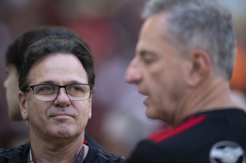 Rodrigo Dunshee e Rodolfo Landim antes de início do jogo do Flamengo