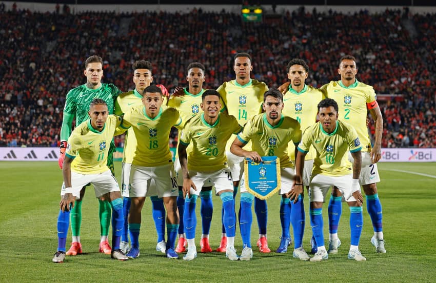 Seleção Brasileira posa para foto oficial antes do jogo contra o Chile, pelas Eliminatórias da Copa do Mundo