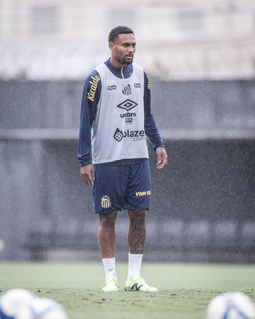 Wendel Silva em treinamento do Santos 0310