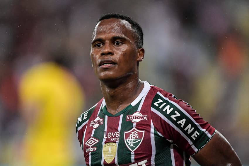 Arias, jogador do Fluminense, comemora seu gol durante partida contra o Cruzeiro no estadio Maracanã, pelo Brasileirão (Foto: Thiago Ribeiro/AGIF)