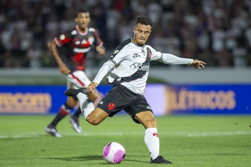 Coutinho em ação em jogo entre São Paulo e Vasco em Campinas