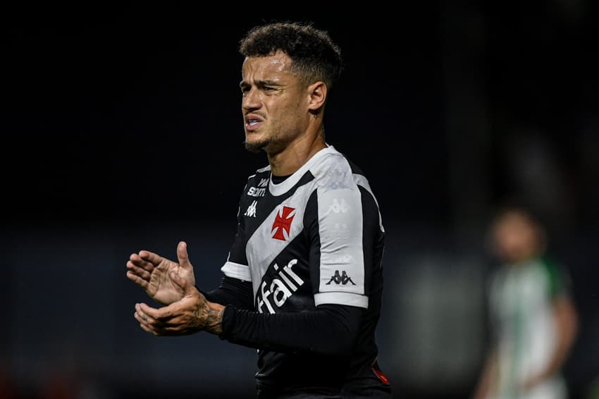 O Vasco sempre manteve suas cores tradicionais em seu uniforme (Foto: Thiago Ribeiro/AGIF)