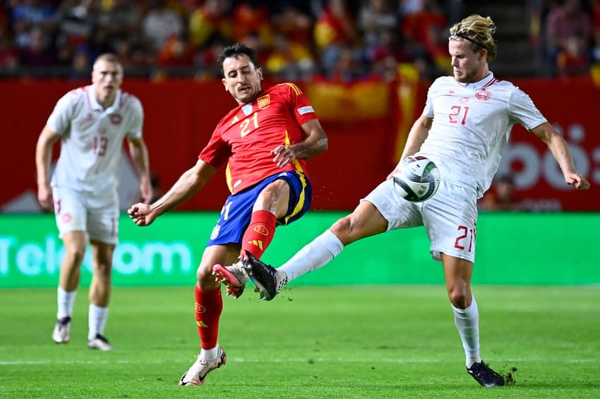 Espanha e Dinamarca fizeram uma partida equilibrada pela Nations League (Foto: Jose Jordan/AFP)