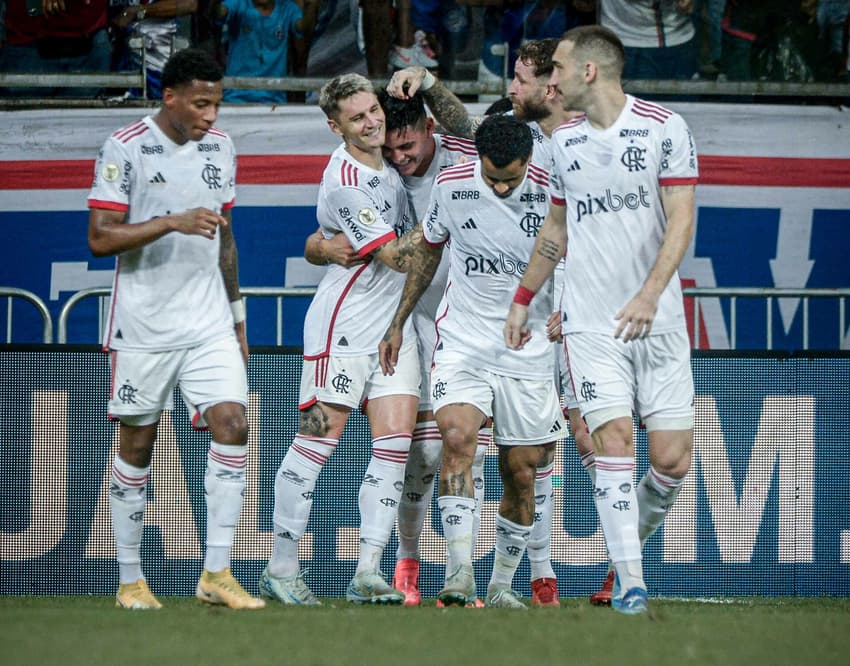 Flamengo venceu o Bahia por 2 a 0, na Fonte Nova, pela 29ª rodada do Brasileirão, na segunda partida sob o comando de Filipe Luís (Foto: Jhony Pinho/AGIF)