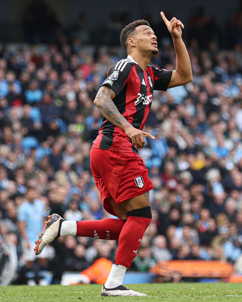 Rodrigo Muniz celebra gol pelo Fulham (Foto: Reprodução)