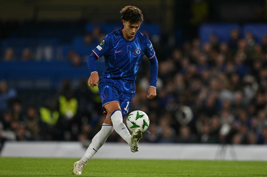 João Félix, atacante do Chelsea, em ação contra o Gent (Foto: Glyn Kirk/AFP)