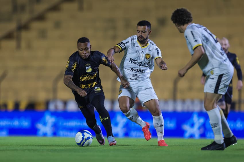 Amazonas e Novorizontino duelam pela Série B do Brasileirão; confira as estatísticas da partida (Foto: Pedro Zacchi/AGIF)