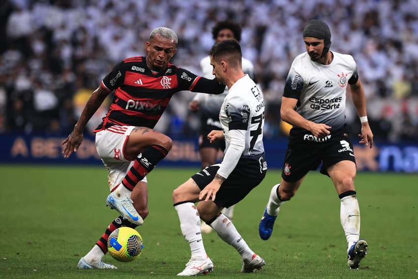 Após ser eliminado da Copa do Brasil, o Corinthians encara o Racing pela Sul-Americana; confira os destaques dos jogos de hoje (Foto: Ettore Chiereguini/AGIF)