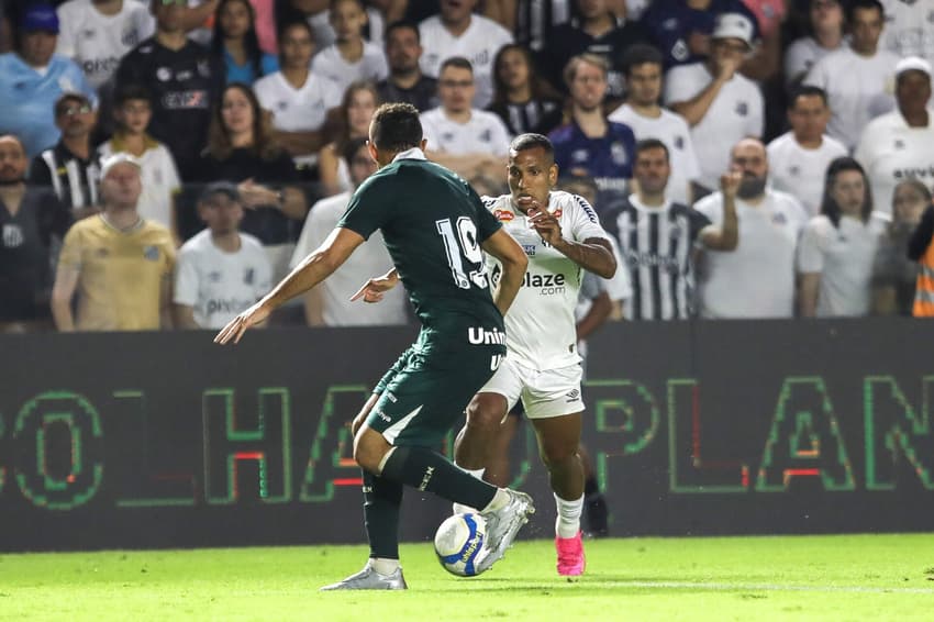 Em jogo hoje, Santos e Goiás duelam pela Série B do Campeonato Brasileiro (Foto: Reinaldo Campos/AGIF)