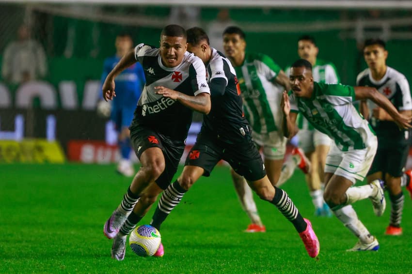 Em jogo hoje, Vasco e Juventude se enfrentam pelo Brasileirão (Foto: Luiz Erbes/AGIF)